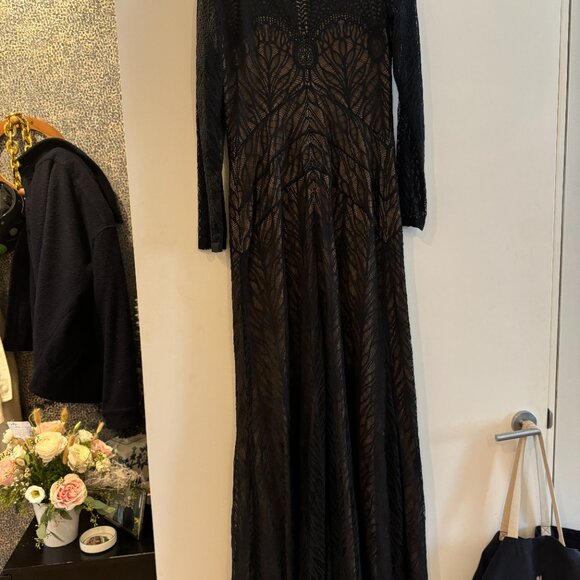 Lace Gown - Picture 3 of 4